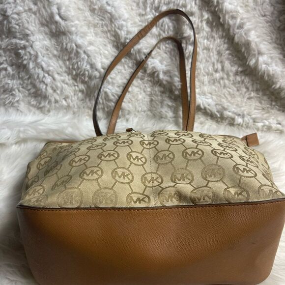 Michael Kors Kempton Signature Medium Pocket Tote (Camel/Tan)gold tone accent. - Picture 8 of 14